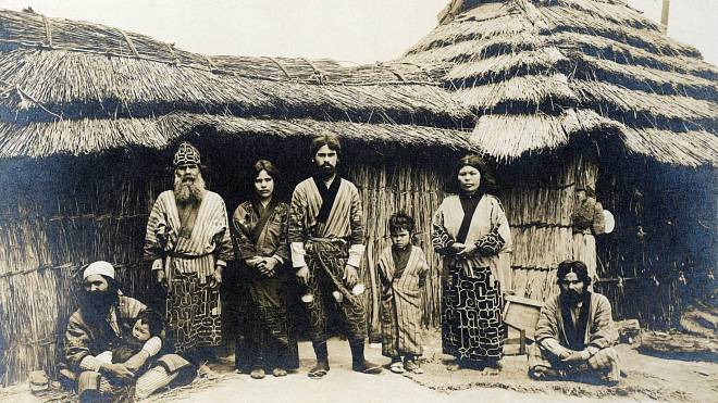 Nelidský příběh Ainuů: Původní kulturu, která existovala ještě před vznikem samotného Japonska, chtěli zničit