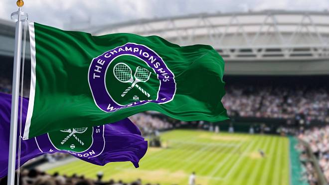 Při čekání na operaci vyhrál turnaj, podání rychlejší než pendolino: Wimbledonské rekordy a kuriozity