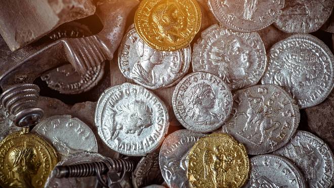 Poctivost se vyplácí: Nálezce pokladu Vysoké u Jevíčka dostal od kraje šokující odměnu