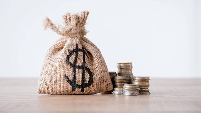 Češi během 10 let zbohatli o 46 %. Ale 2 skupiny obyvatel jsou dnes na tom hůř než před 20 lety
