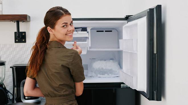 Jedete na dovolenou? Dejte do mrazáku sklenici s mincí. Může vám to zachránit život