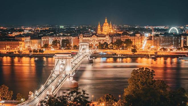 Budapešť: Ideální místo pro zimní dovolenou, pokud máte rádi koupání v teplé vodě a dobrou evropskou kuchyni
