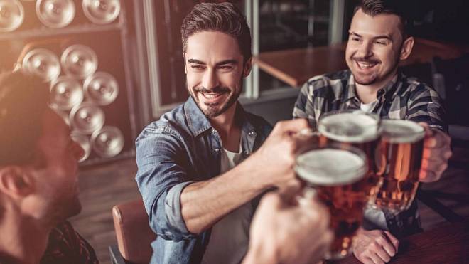 Hospodský kvíz: 10 sportovních momentů, které psaly historii. Jste opravdový fanoušek, nebo jen divák?