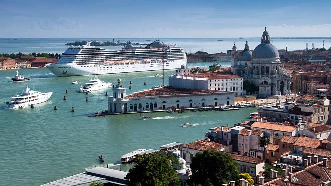 Italské Benátky: výletní lodě nesmí vplout do historického centra