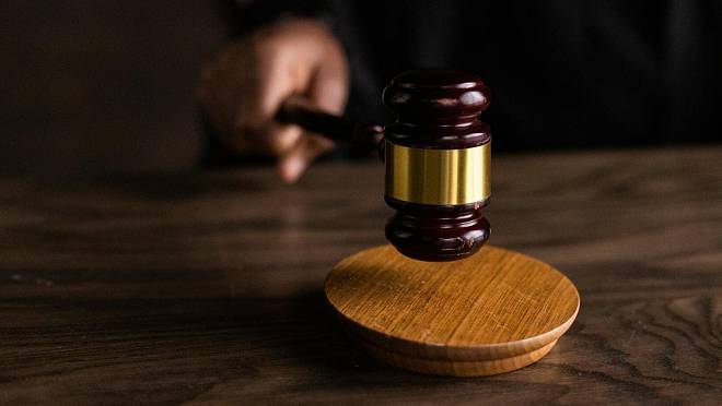 Nenápadná změna v zákoně prošla bez povšimnutí. Týká se tisíců Čechů a nejvíce se to dotkne důchodců