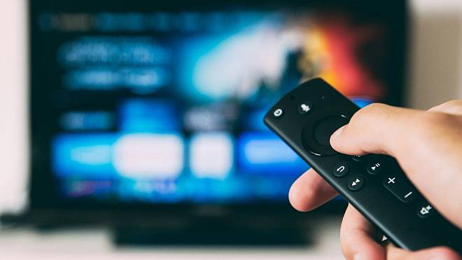 Ovládání televize mobilem: Bezplatná a pohodlná revoluce v obývacím pokoji