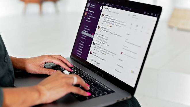 Českem se šíří nový rafinovaný podvod. Vypadá jako zpráva z ČSSZ. Naletěly už tisíce lidí