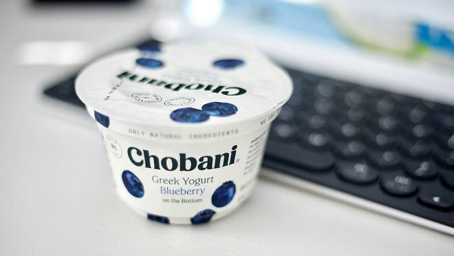 Jogurt po datu spotřeby: V kelímku se odehrává tanec bakterií, chcete ho jíst?