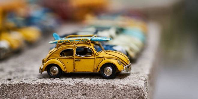 Kdo najde doma toto plechové autíčko, dostane od sběratelů 15 000 – 40 000 Kč