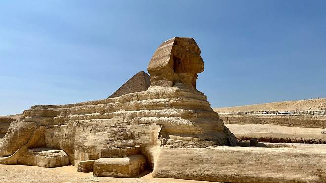 Tělem egyptské sfingy skutečně vedou šachty. Jejich účel dodnes není zcela jasný
