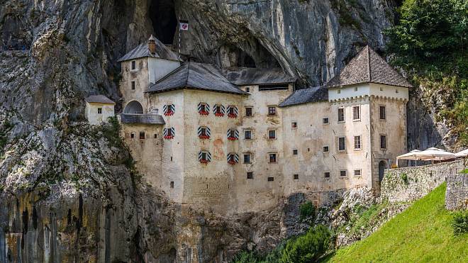 Největší jeskynní hrad na světě: Neporazitelného rytíře porazili při nejintimnějším aktu